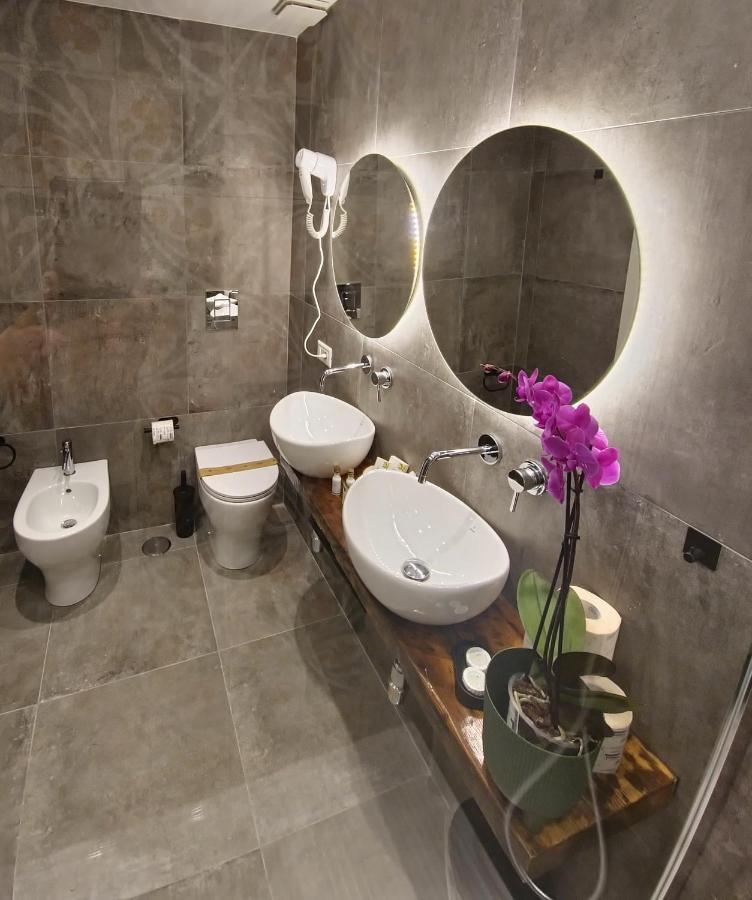 Borgo Dei Miracoli Hotel Наполи Екстериор снимка