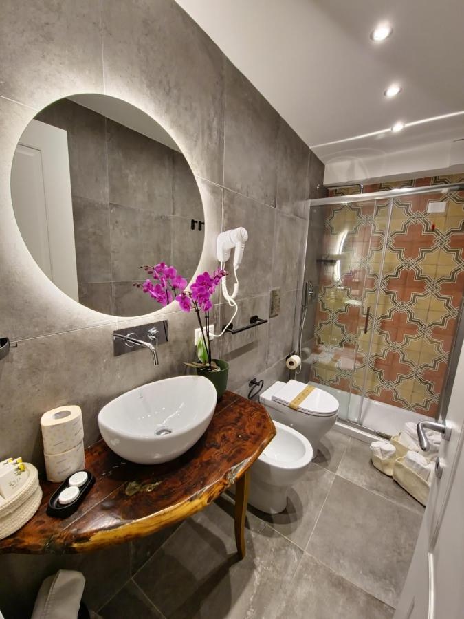 Borgo Dei Miracoli Hotel Наполи Екстериор снимка